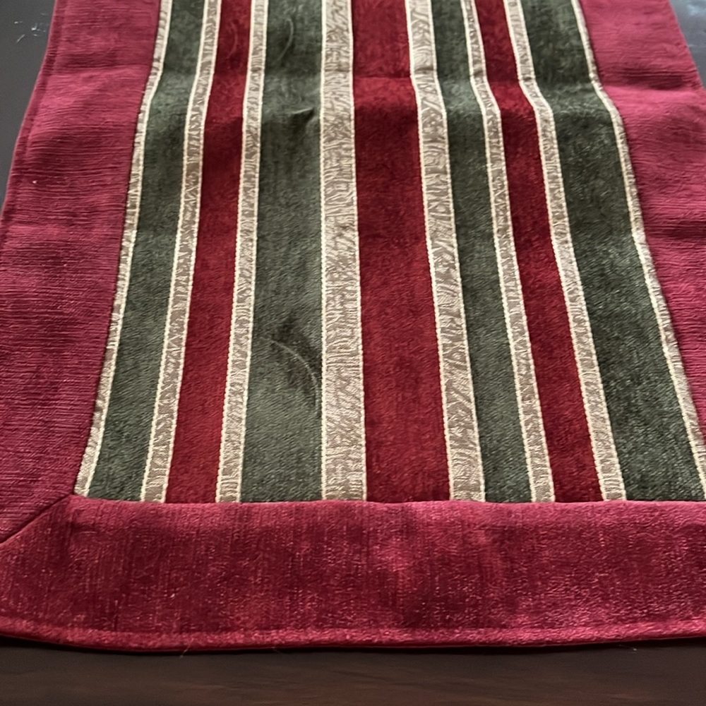 Decor Signature table runner and 4 placemats